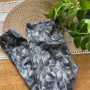 Athleta | Floral Gray and White Elation Textured Tights